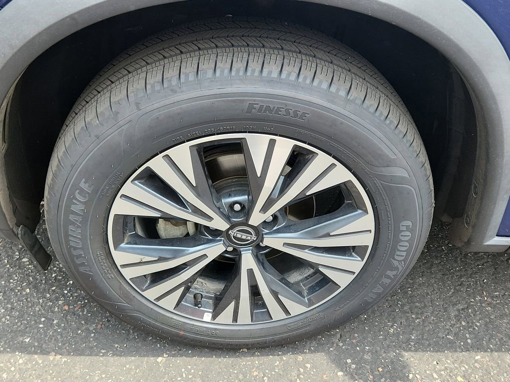 Used 2023 Nissan Rogue SV image 17