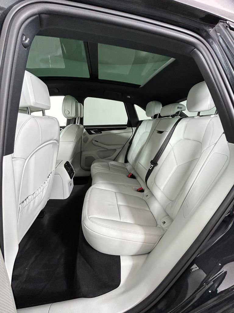 Certified 2023 Porsche Macan S AWD/4WD image 26