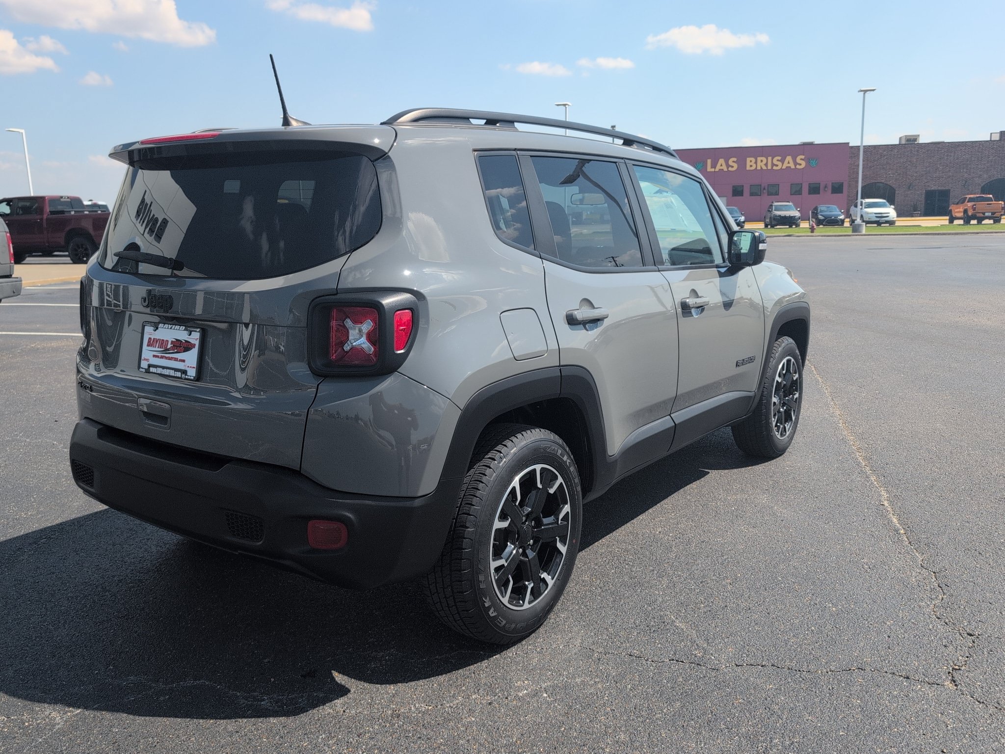 Used 2023 Jeep Renegade Latitude AWD/4WD image 7