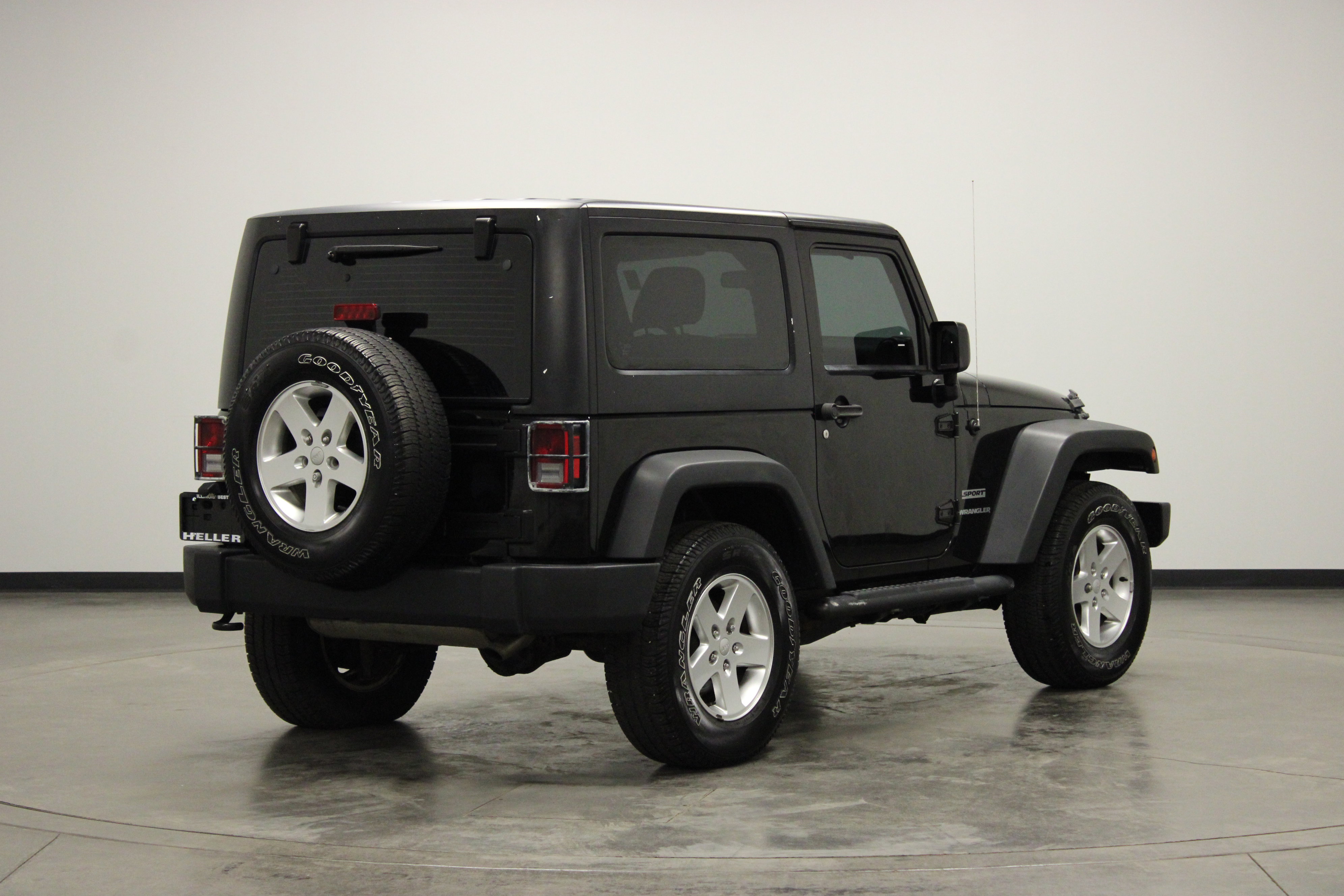 Used 2015 Jeep Wrangler Sport w/ Mopar Black Appearance Group AWD/4WD image 8