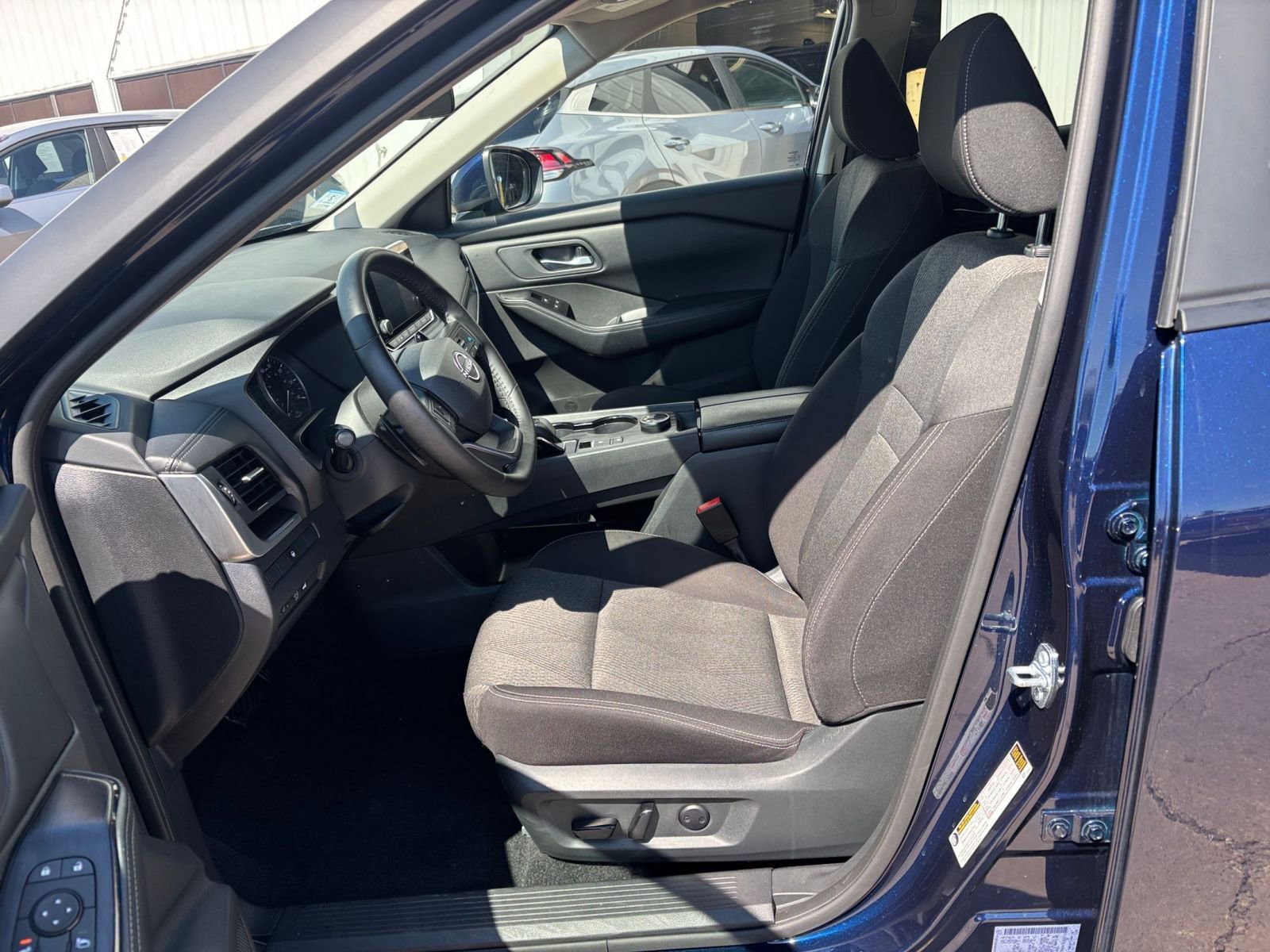 Used 2025 Nissan Rogue SV AWD/4WD image 29