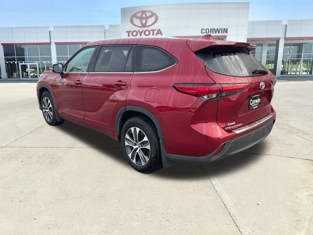 Used 2021 Toyota Highlander XLE w/ Protection Package #3 (TMS) AWD/4WD image 3