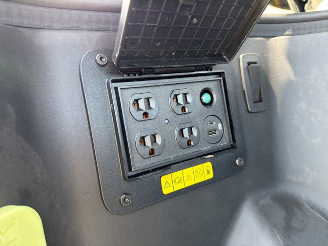 Used 2024 Ford F150 Lightning Lariat AWD/4WD image 18