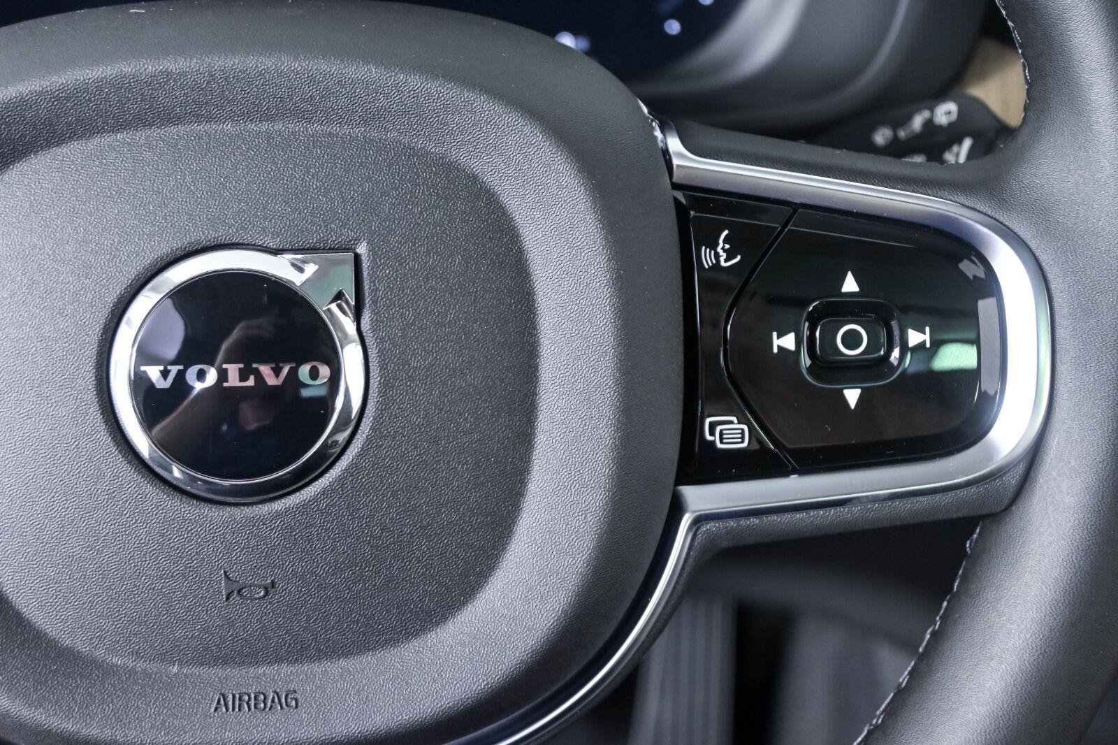 New 2026 Volvo XC60 T8 Plus w/ Climate Package AWD/4WD image 10