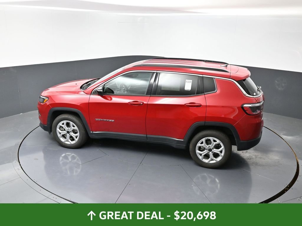 Used 2025 Jeep Compass Latitude image 52