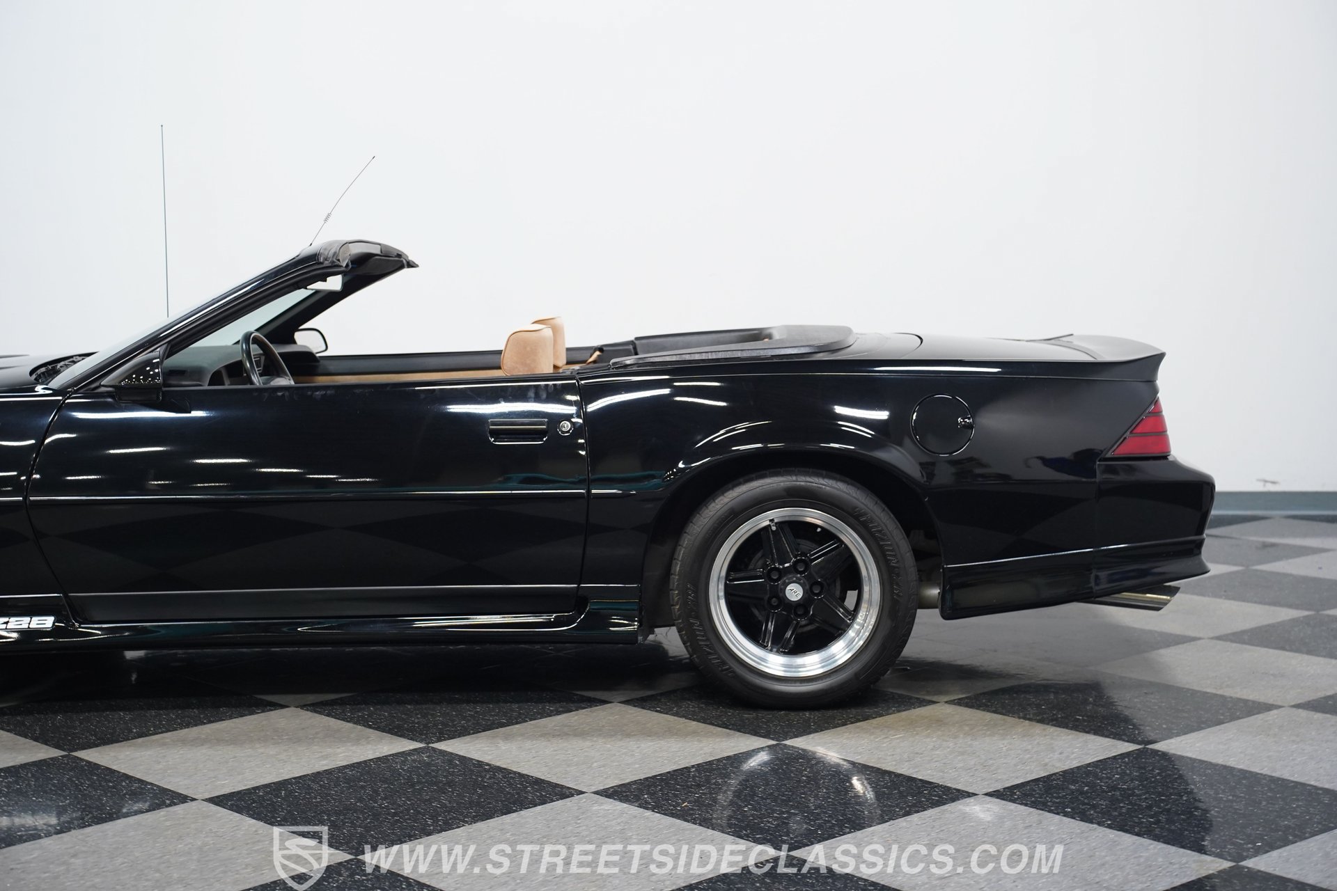 Used 1991 Chevrolet Camaro Z28 RWD image 25