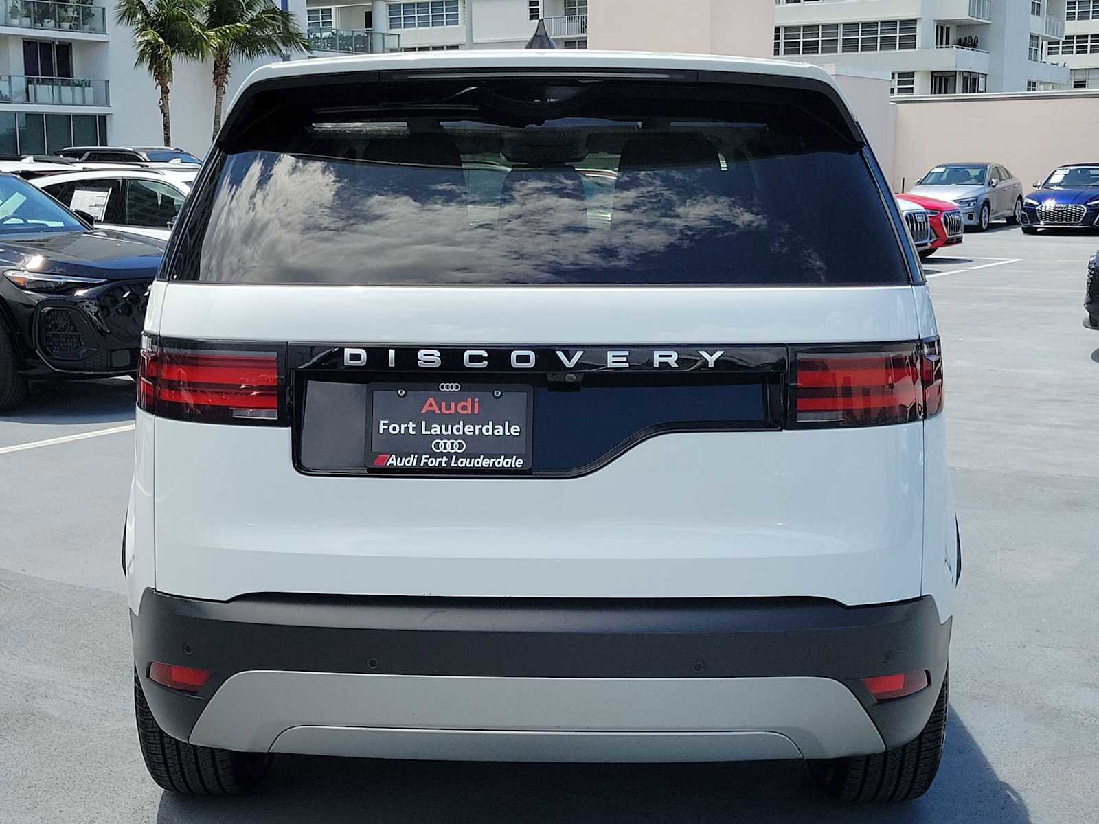 Used 2025 Land Rover Discovery S AWD/4WD image 5