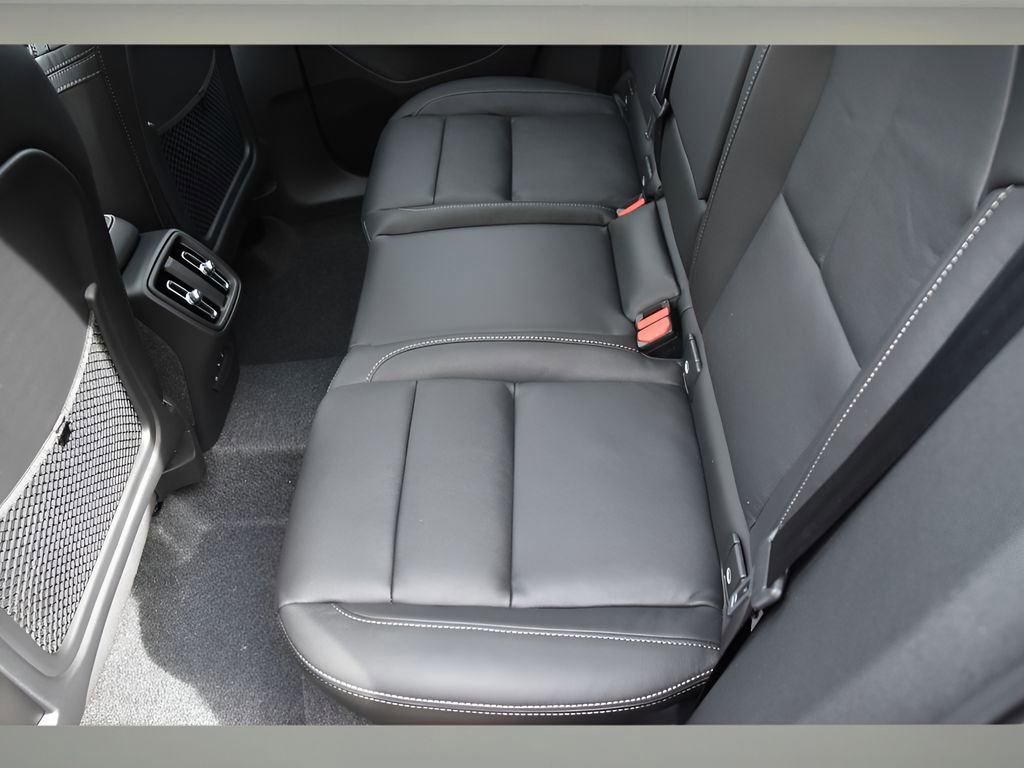 New 2026 Volvo XC40 B5 Core w/ Protection Package Premier AWD/4WD image 13