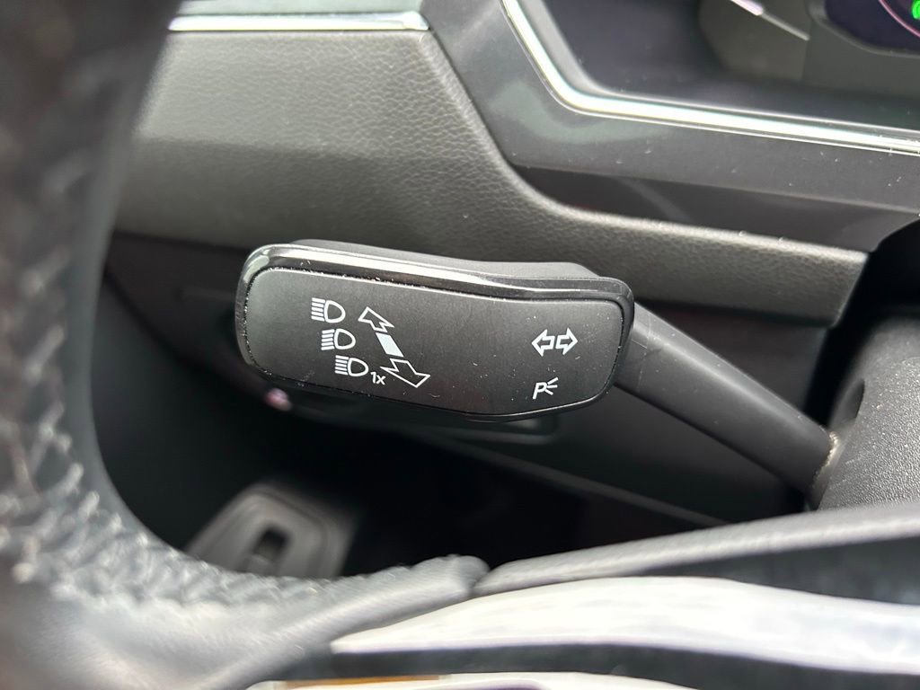 Used 2020 Volkswagen Tiguan SEL FWD image 23