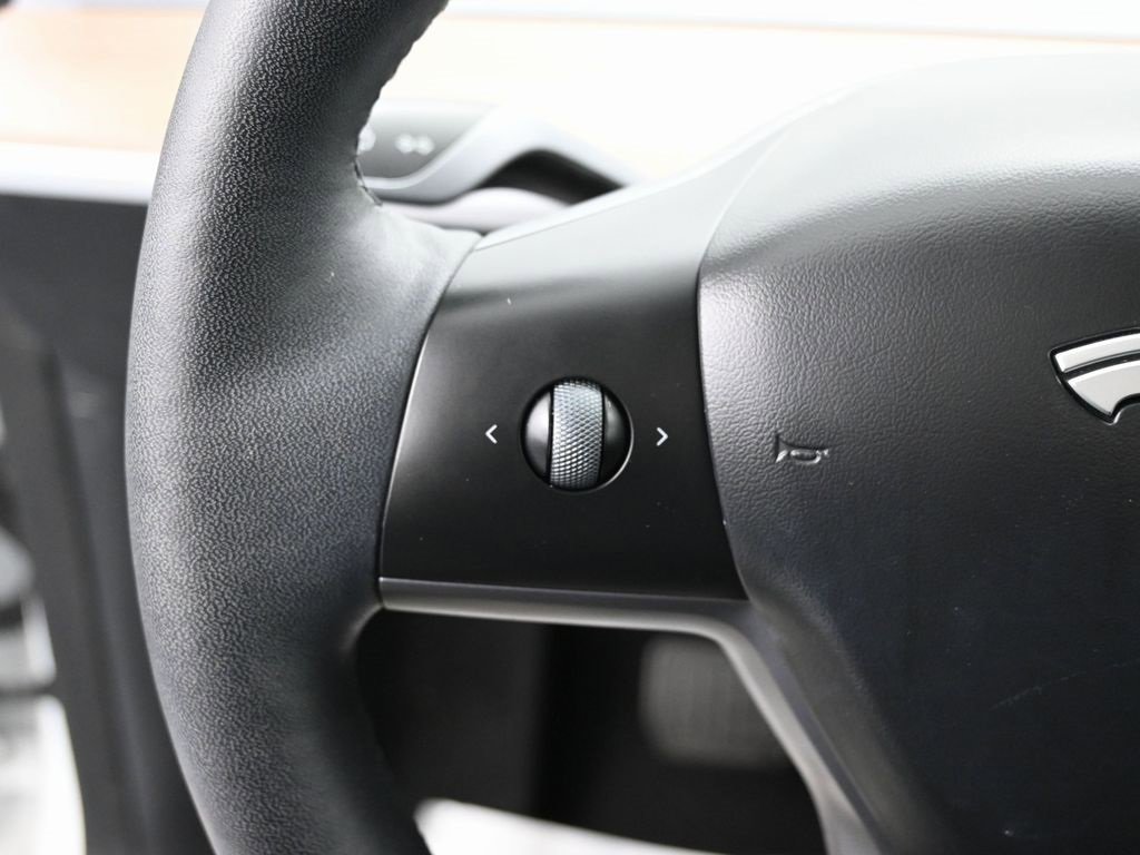 Used 2023 Tesla Model Y Long Range image 18