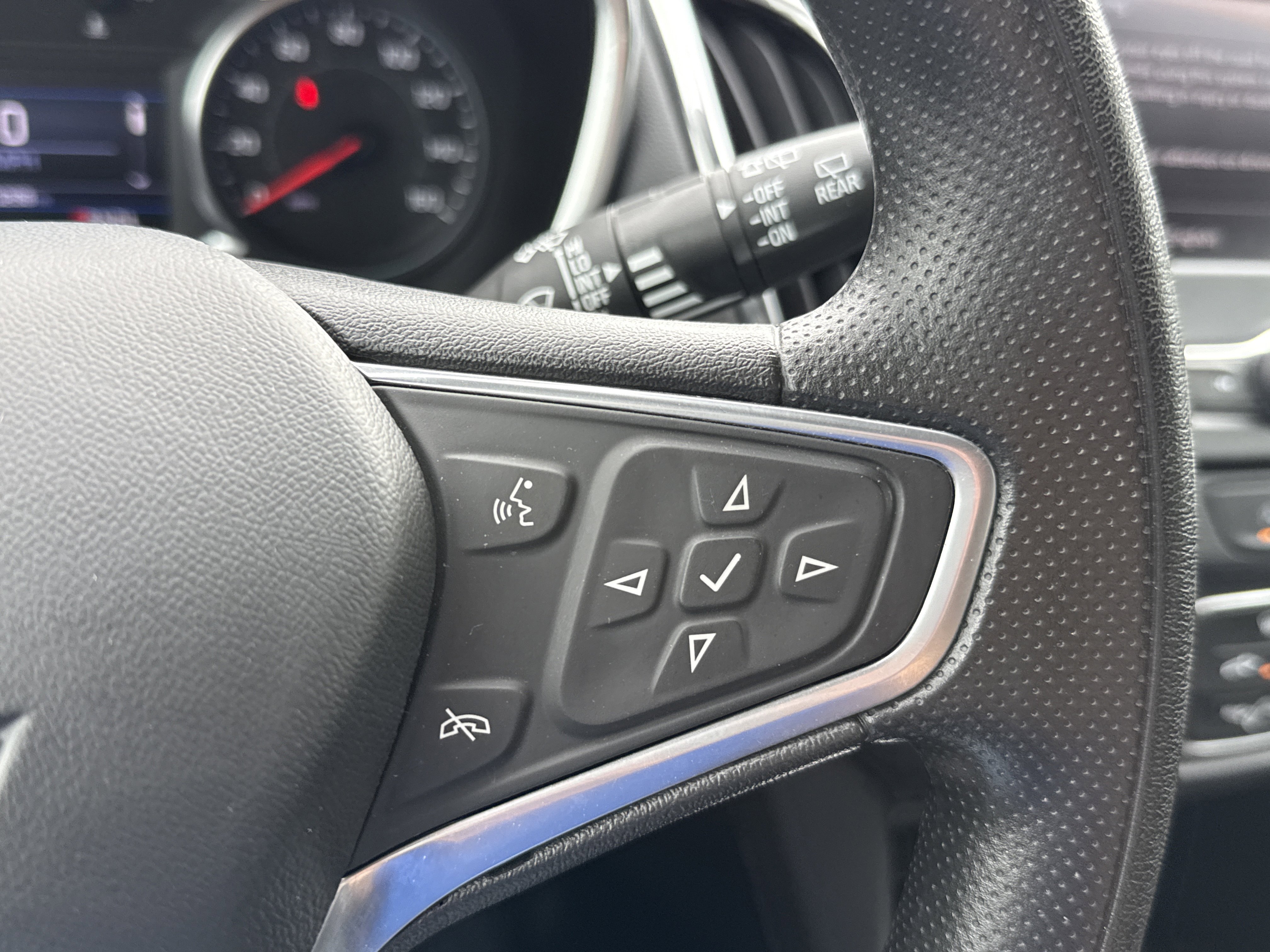 Used 2023 Chevrolet Equinox LT w/ LPO, Floor Liner Package AWD/4WD image 18