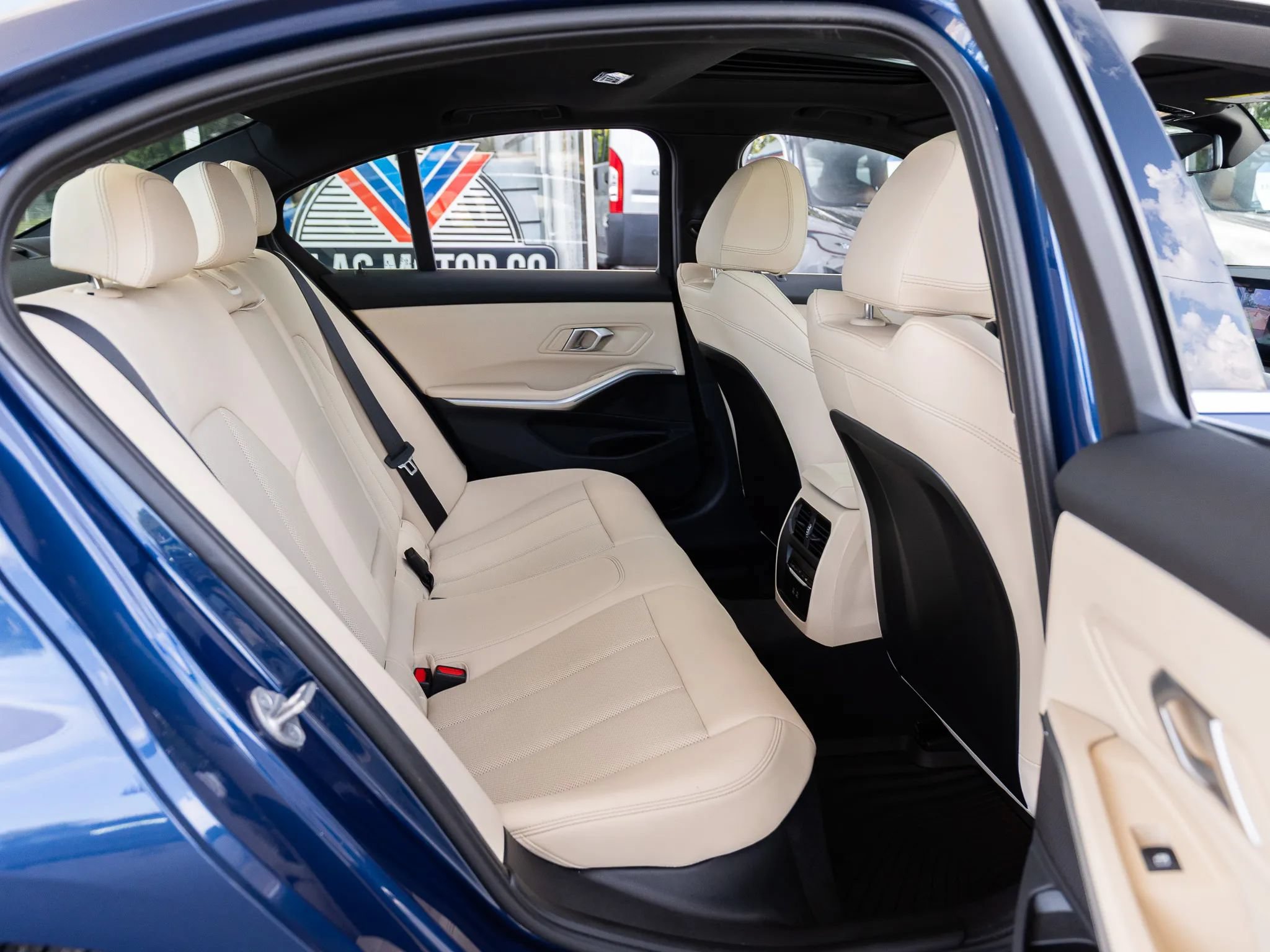 Used 2024 BMW 330i Sedan w/ Premium Package RWD image 25