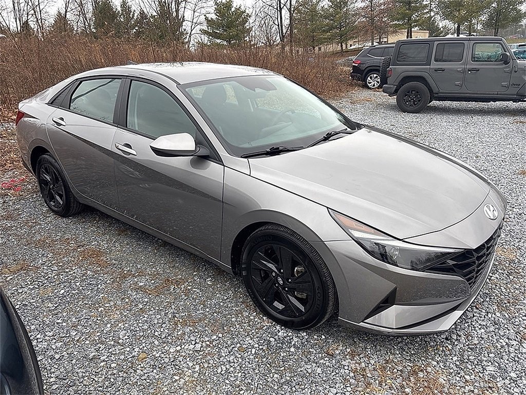 Used 2023 Hyundai Elantra SEL video 1