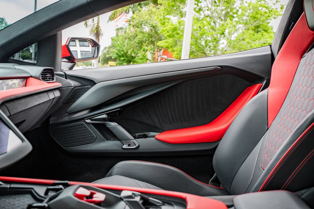 Used 2025 Lamborghini Revuelto AWD/4WD image 31