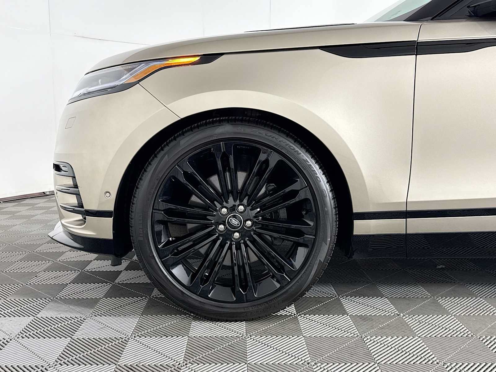 Used 2026 Land Rover Range Rover Velar Dynamic SE AWD/4WD image 28