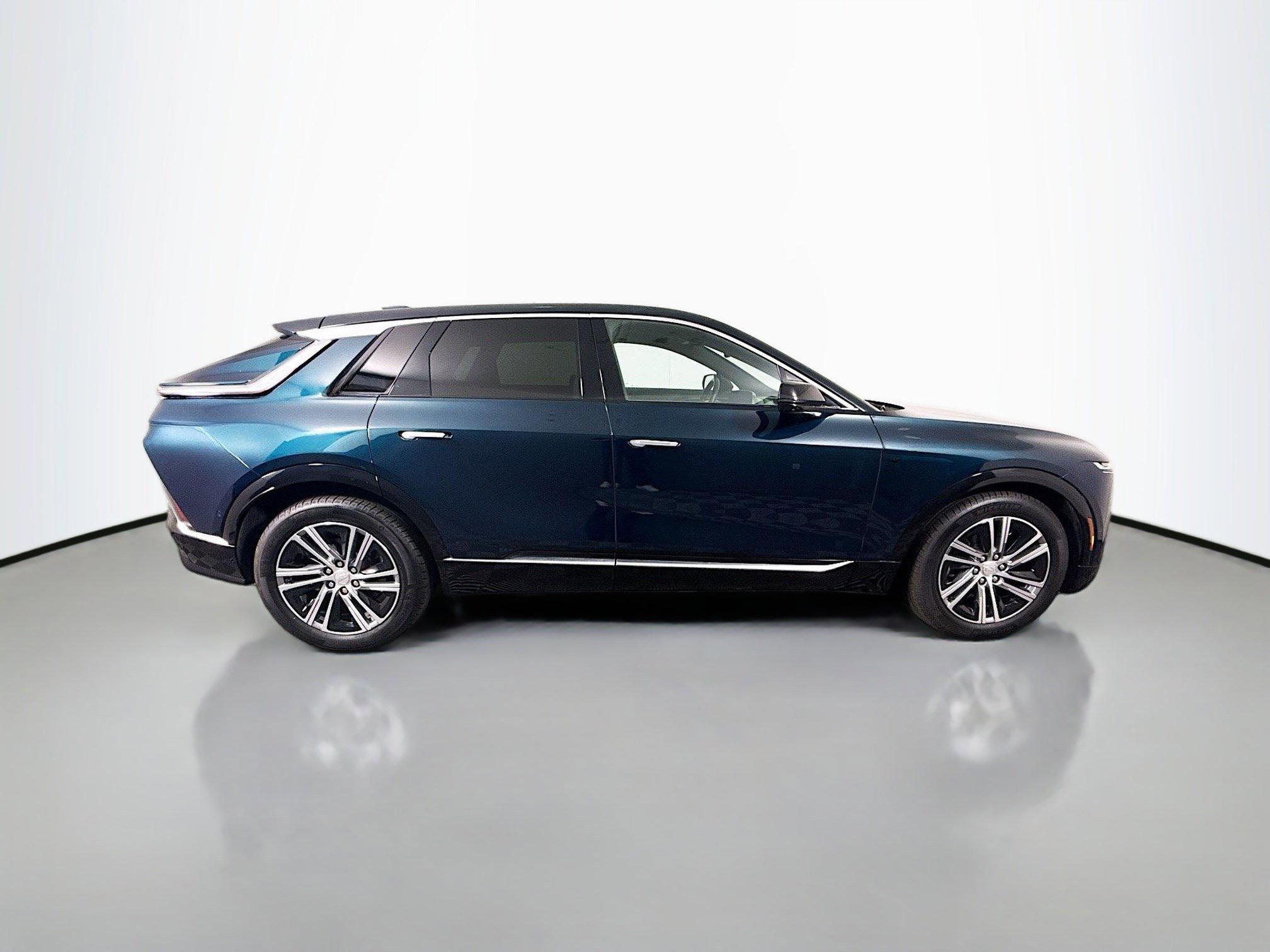 Used 2025 Cadillac Lyriq Luxury w/ LPO, Floor Liner Package image 11