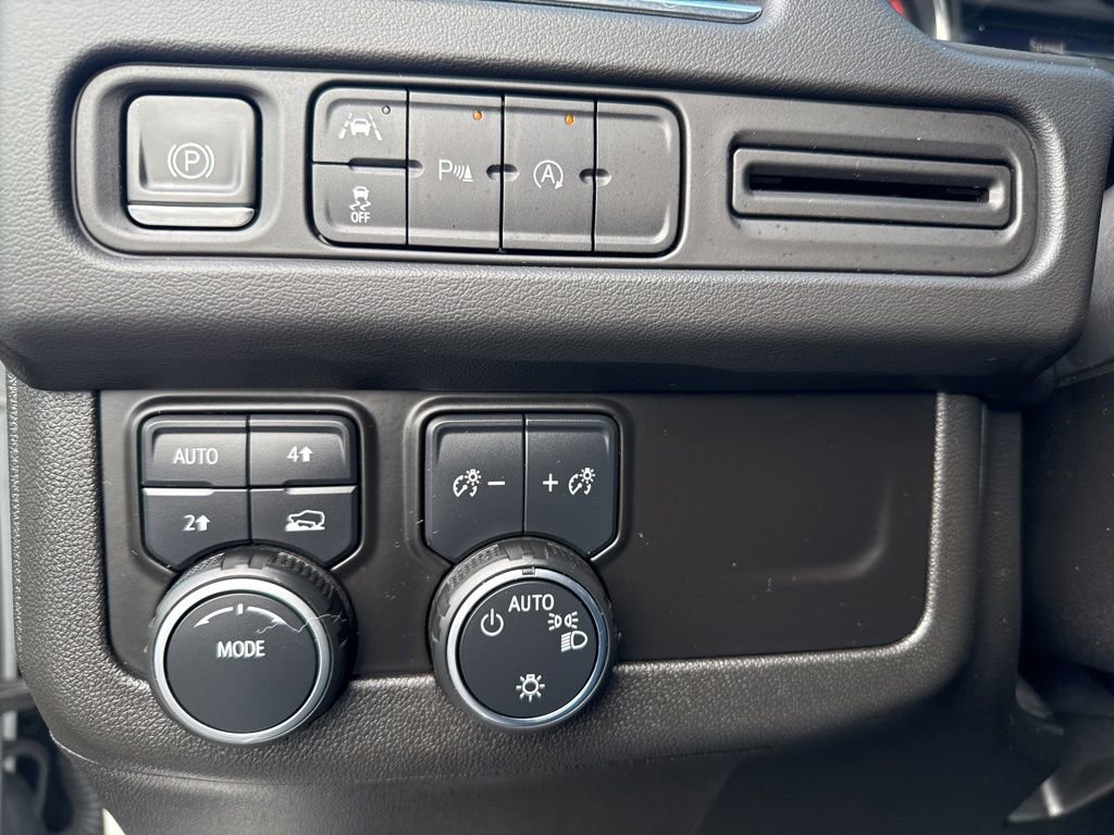 Used 2023 Chevrolet Suburban LS image 23