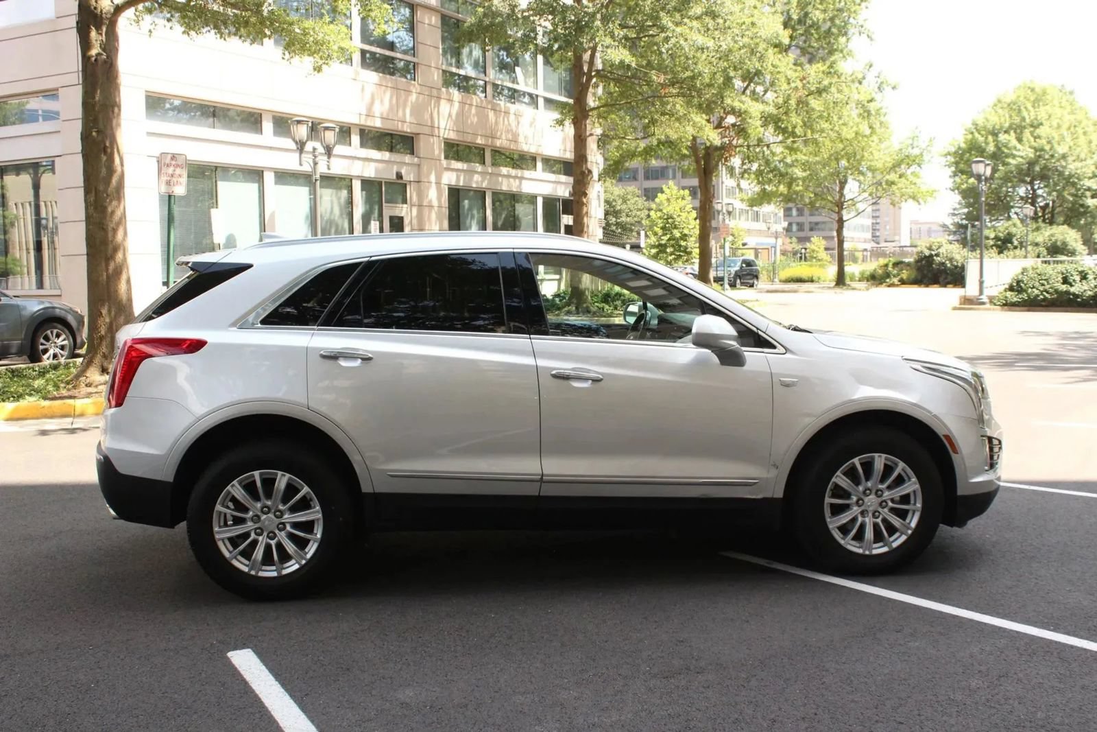 Used 2018 Cadillac XT5 AWD image 6
