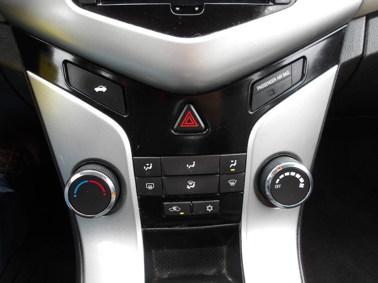 Used 2015 Chevrolet Cruze LT image 13