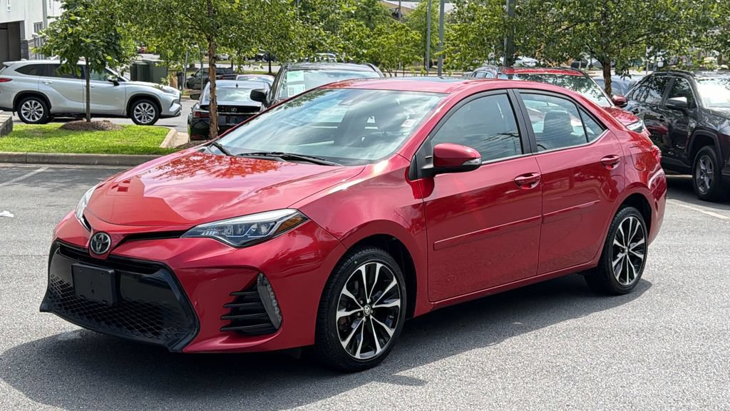 Used 2017 Toyota Corolla SE w/ SE Premium Package FWD image 2