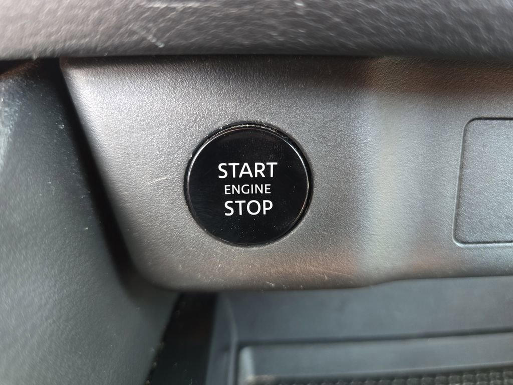 Used 2024 Nissan Rogue S FWD image 18
