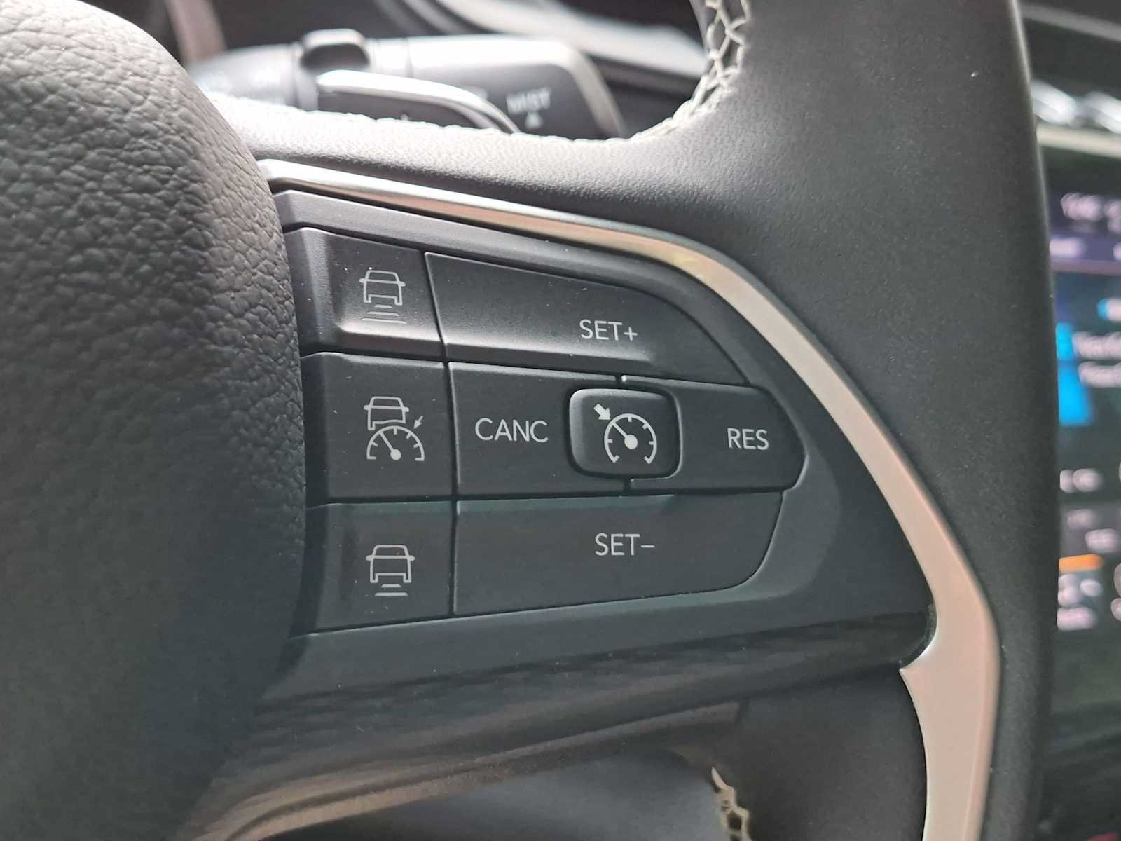 Used 2024 Jeep Grand Cherokee Altitude AWD/4WD image 25