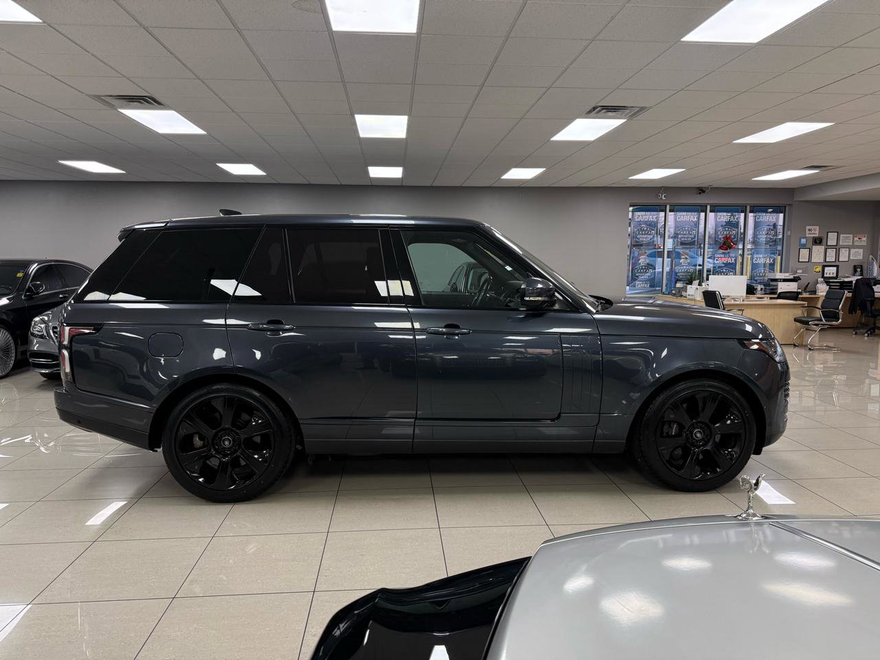 Used 2019 Land Rover Range Rover HSE image 3