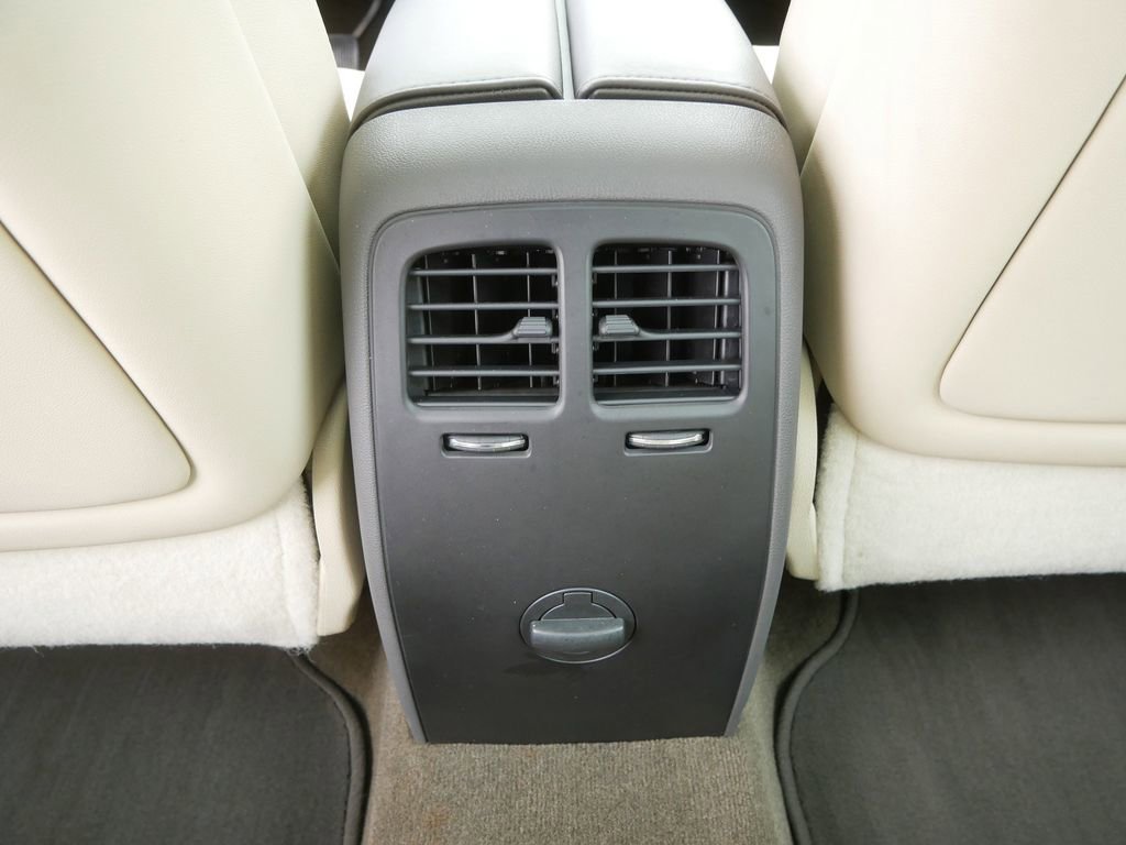 Used 2013 Lincoln MKS AWD image 18