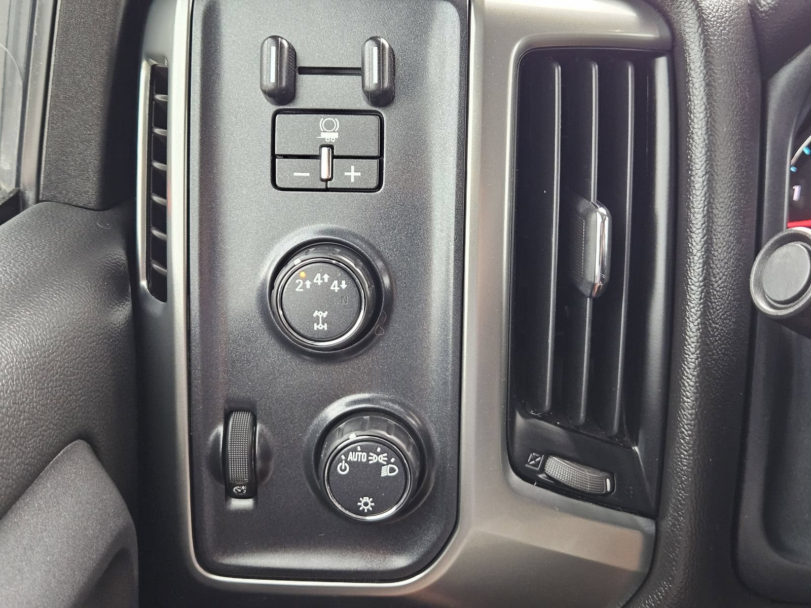 Certified 2018 Chevrolet Silverado 2500 LT AWD/4WD image 24