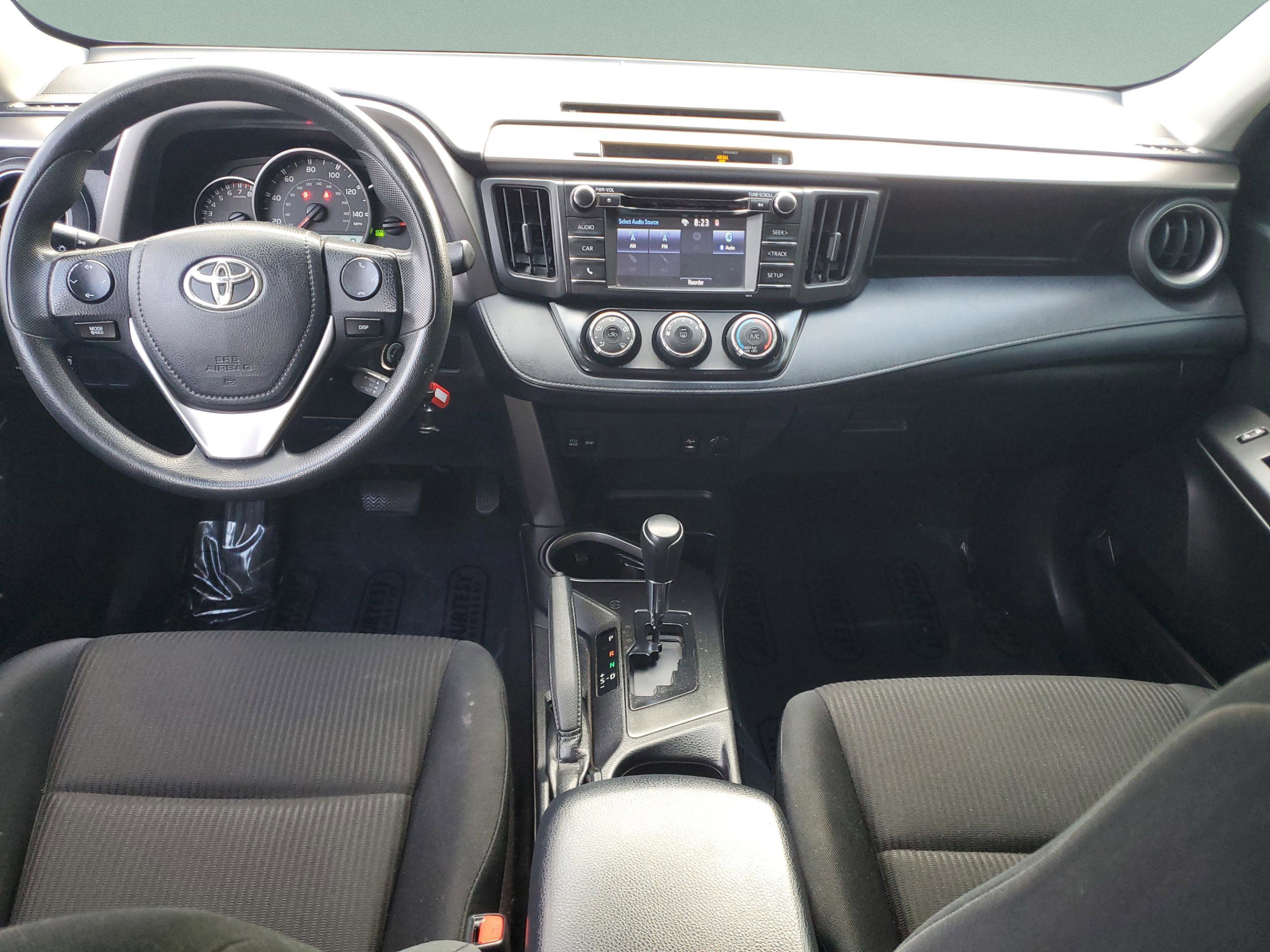 Used 2016 Toyota RAV4 LE image 10