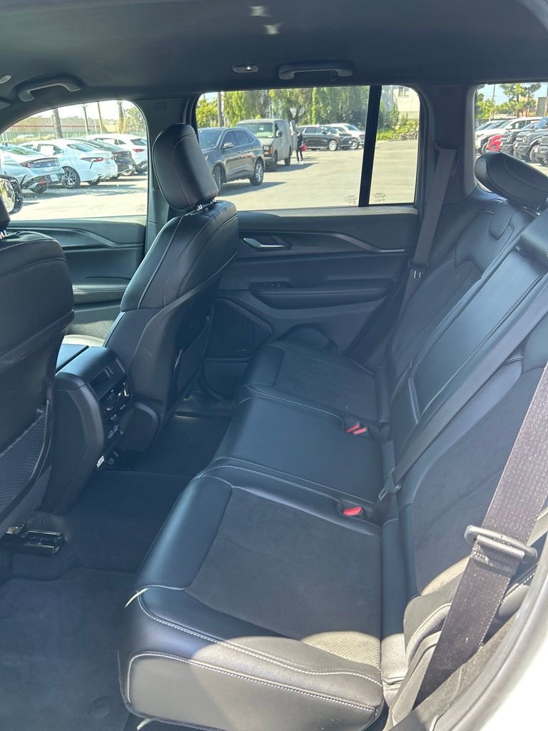 Used 2025 Jeep Grand Cherokee Altitude image 10