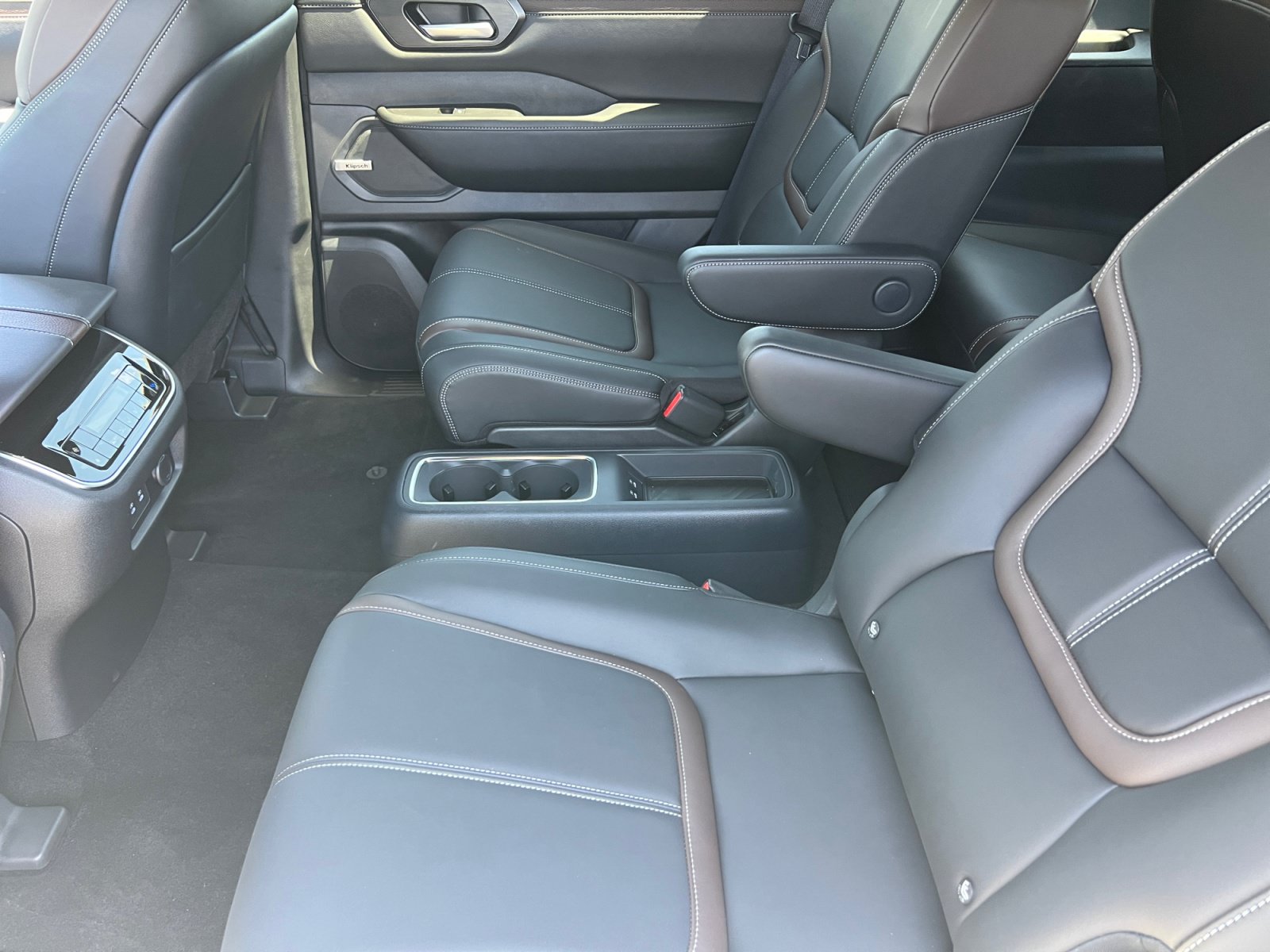 New 2026 Nissan Armada SL w/ Captain's Chari Seat Package AWD/4WD image 17