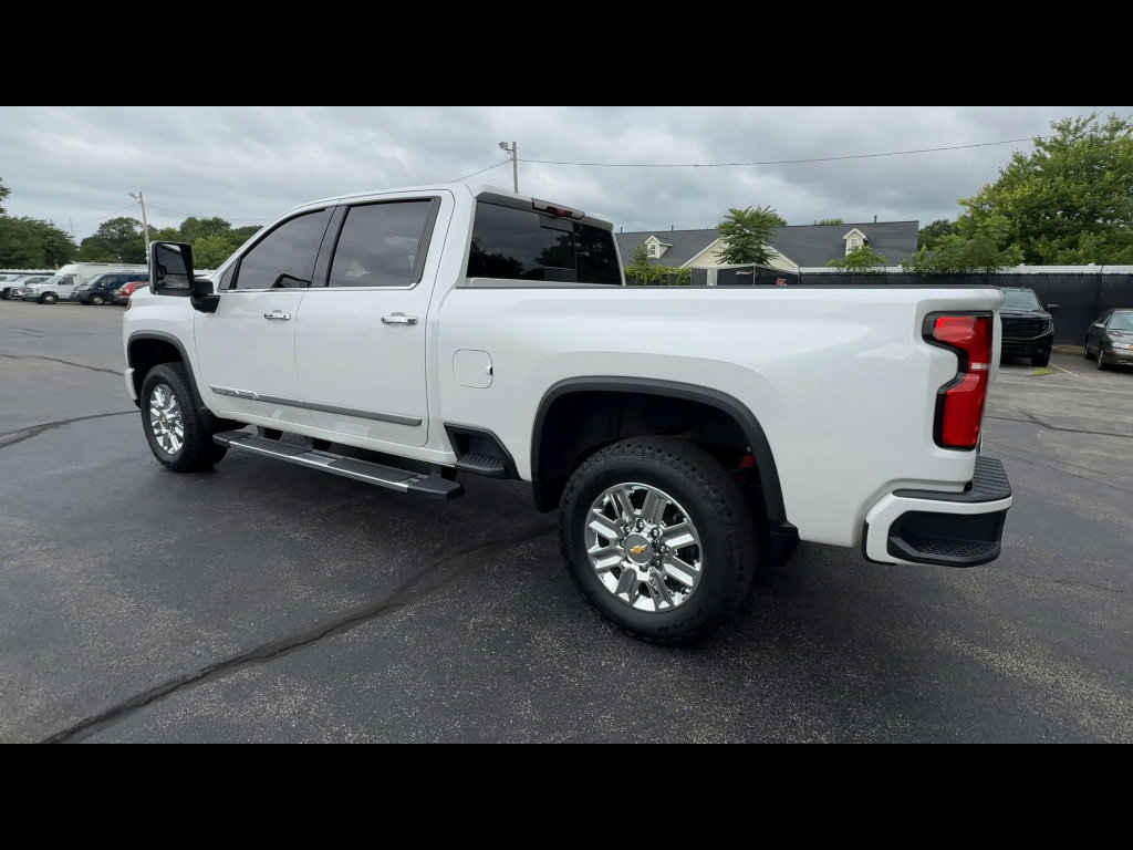 Used 2024 Chevrolet Silverado 3500 High Country w/ High Country Premium Package image 6