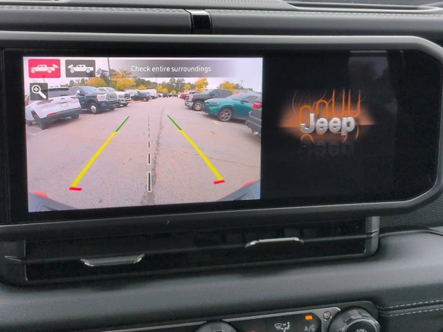 Used 2024 Jeep Gladiator Mojave w/ Technology Group AWD/4WD image 22