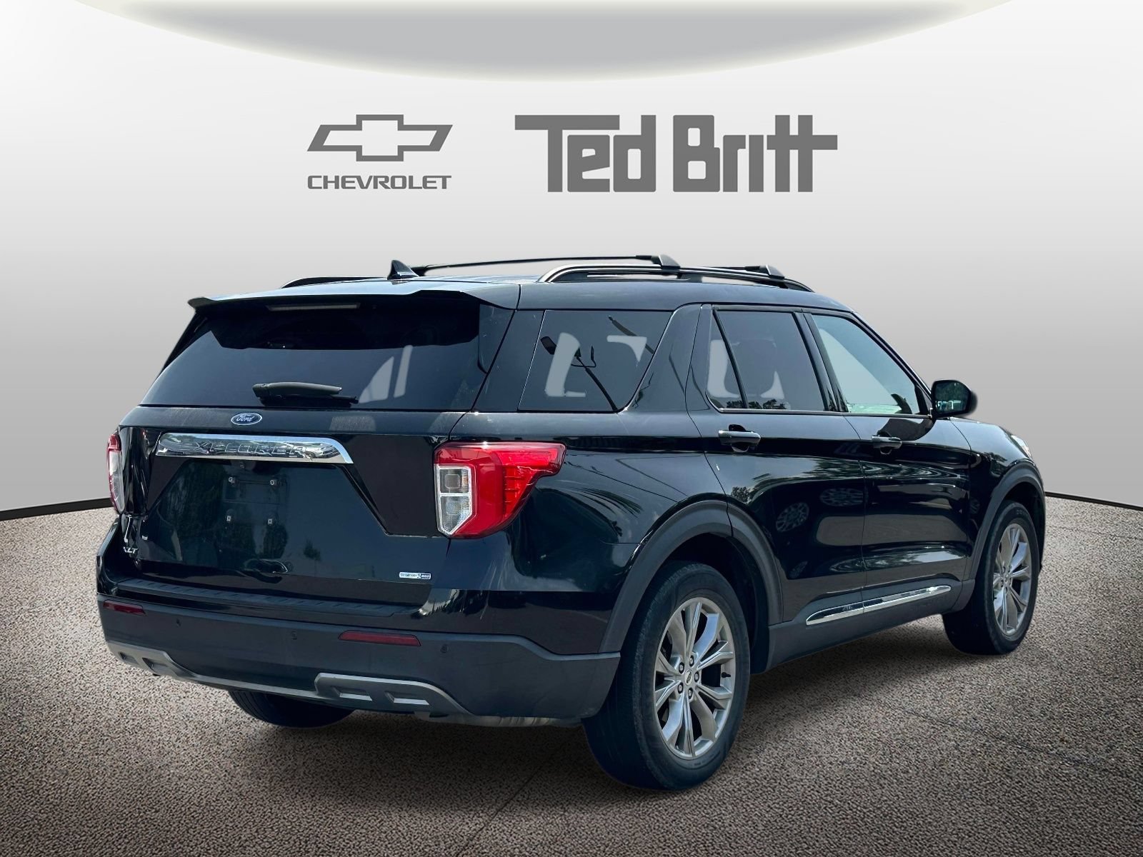 Used 2020 Ford Explorer XLT w/ Equipment Group 202A AWD/4WD image 4