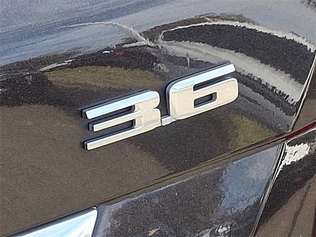 Used 2018 Cadillac XT5 Luxury w/ Driver Awareness Package image 28