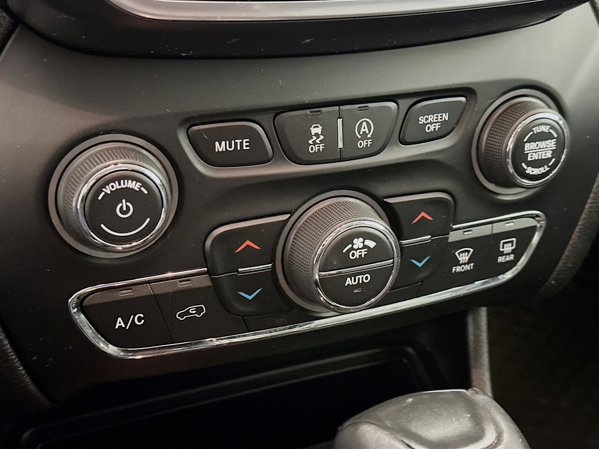 Used 2021 Jeep Cherokee Trailhawk image 23