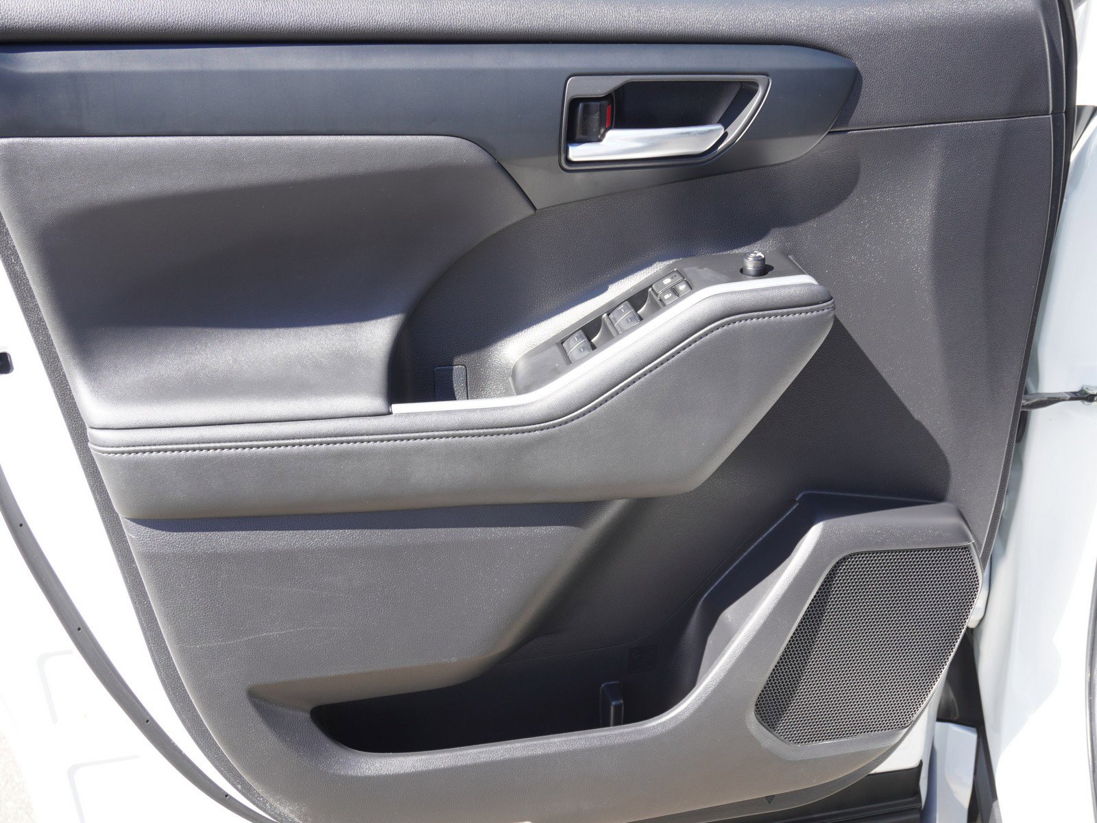 Used 2023 Toyota Highlander XLE image 21