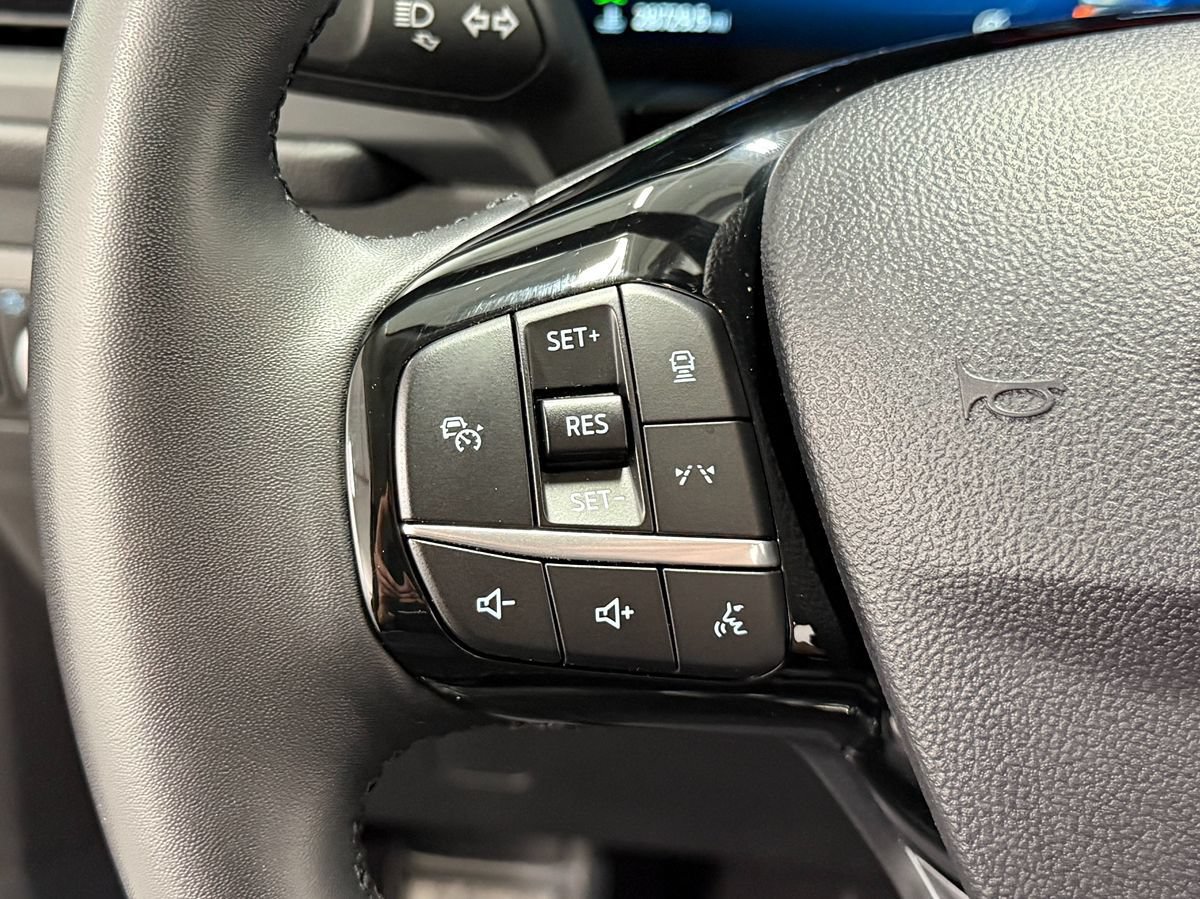 Used 2025 Ford Escape Platinum AWD/4WD image 16
