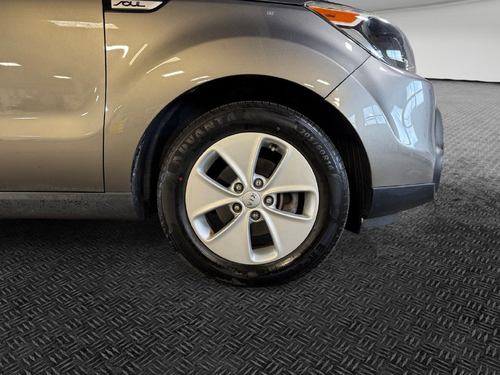 Used 2016 Kia Soul FWD image 11