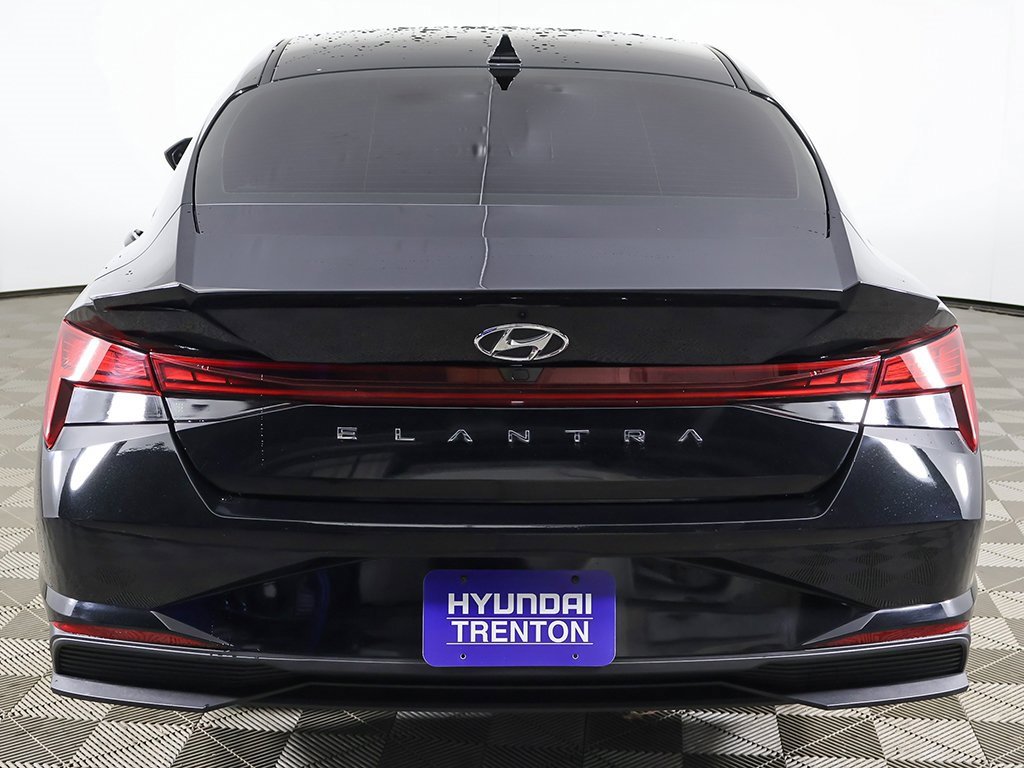 Used 2023 Hyundai Elantra Blue image 11