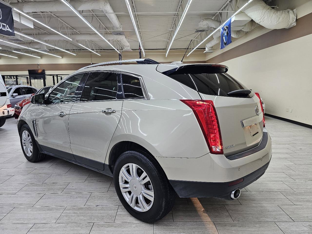 Used 2015 Cadillac SRX Luxury w/ Driver Awareness Package image 8