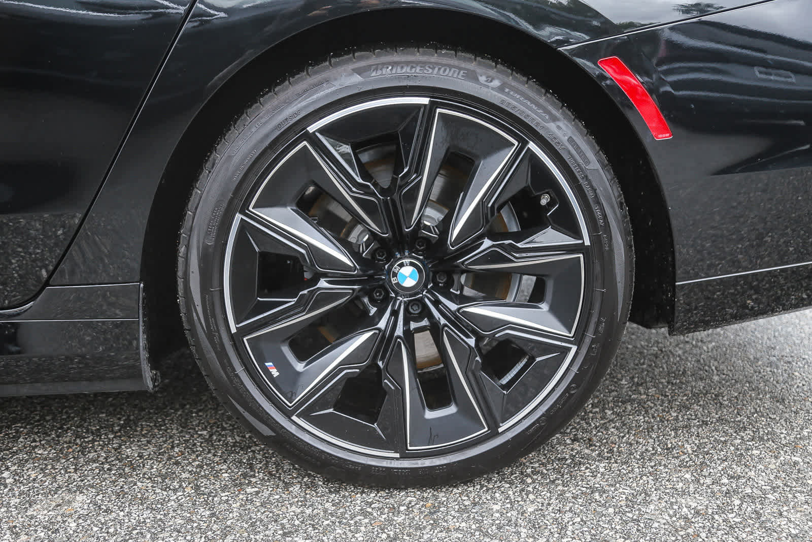 Used 2025 BMW i7 eDrive50 w/ M Sport Package image 8