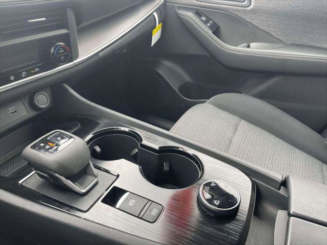 Used 2023 Nissan Rogue SV image 30