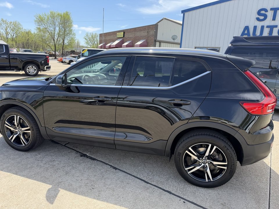 Used 2023 Volvo XC40 B5 Plus AWD/4WD image 8