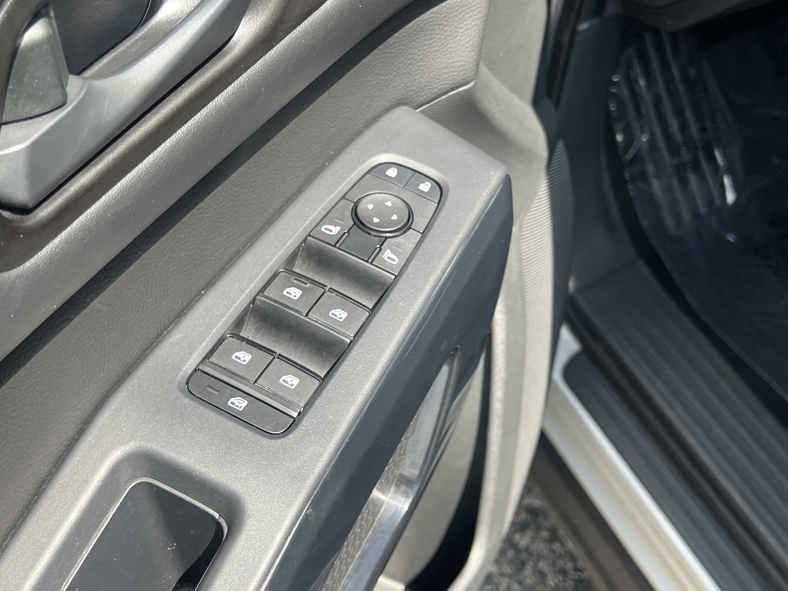 Certified 2024 Nissan Pathfinder SV FWD image 13