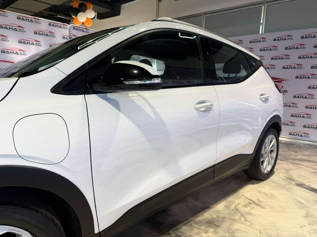 Used 2023 Chevrolet Bolt EUV LT image 5