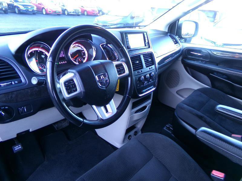 Used 2019 Dodge Grand Caravan SE w/ UConnect Hands-Free Group image 13