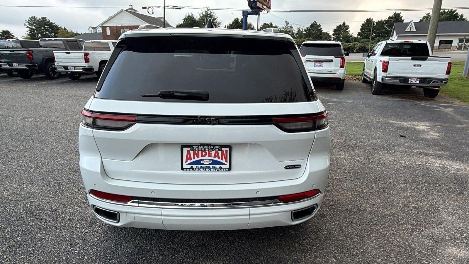 Used 2023 Jeep Grand Cherokee Overland RWD image 10
