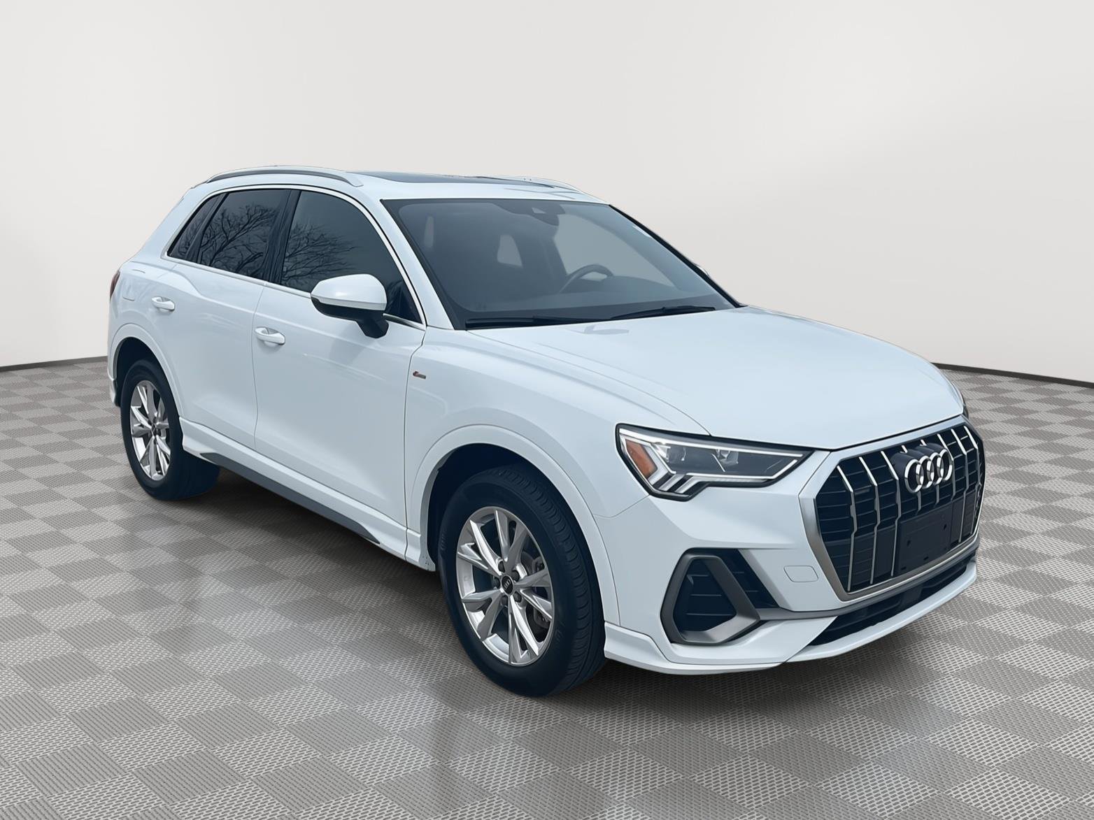 Used 2023 Audi Q3 2.0T Premium Plus AWD/4WD image 3